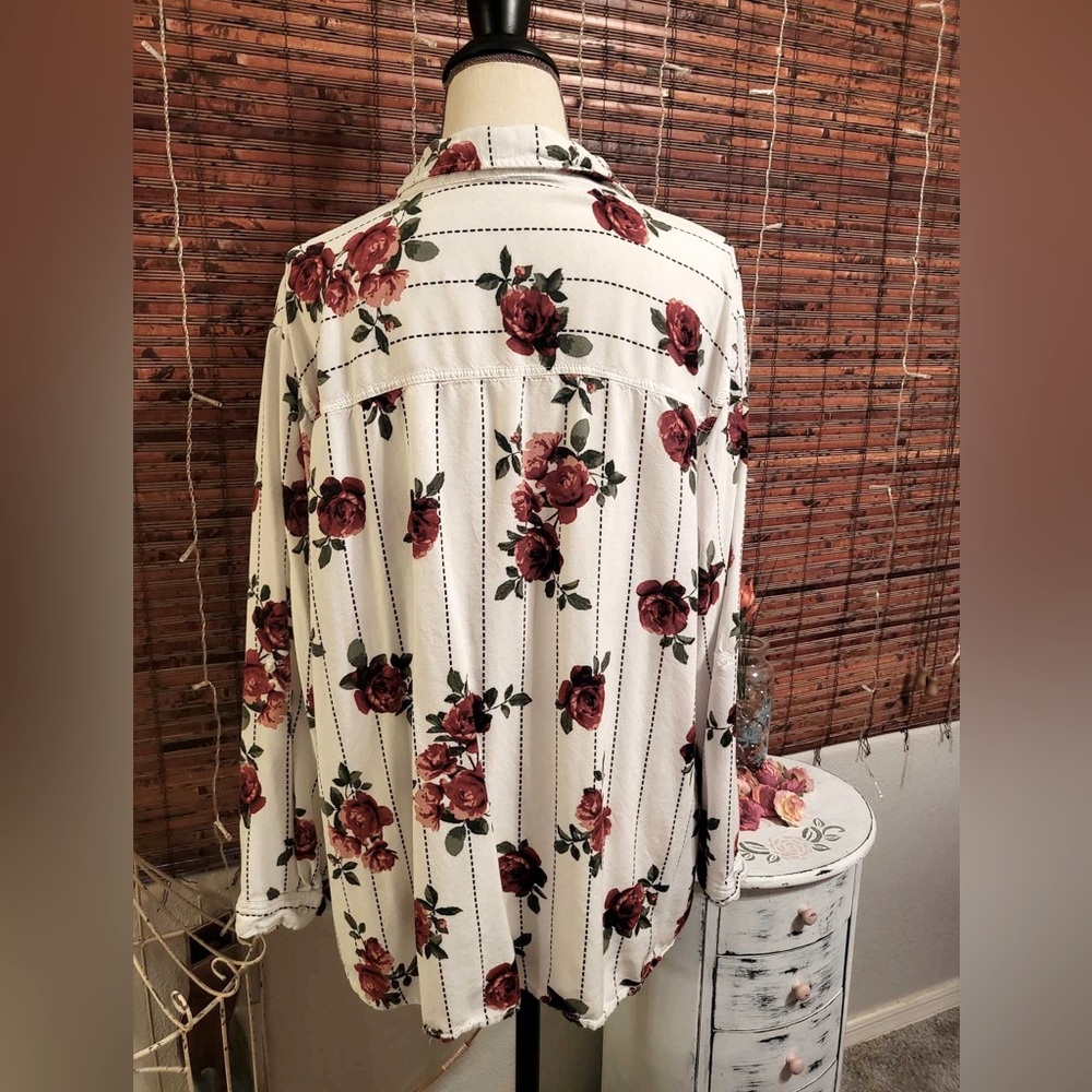 New Look top. - Picture 3 of 4